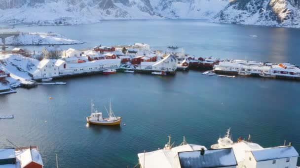 Antenn Dron Över Berömda Traditionella Flerfärgade Trähus Fiske Rorbu Havsstrand — Stockvideo