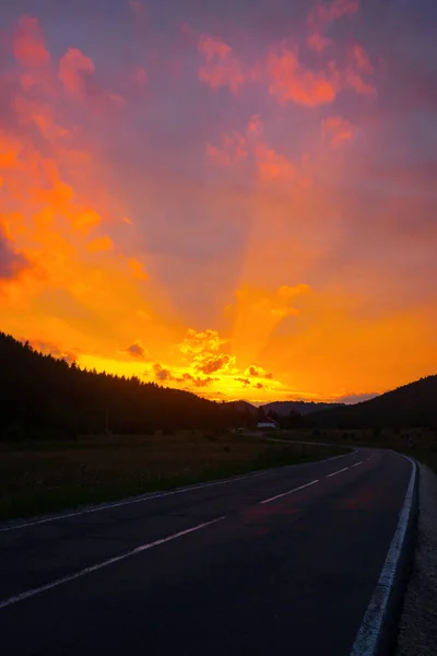 Vacker bergsväg — Stockfoto