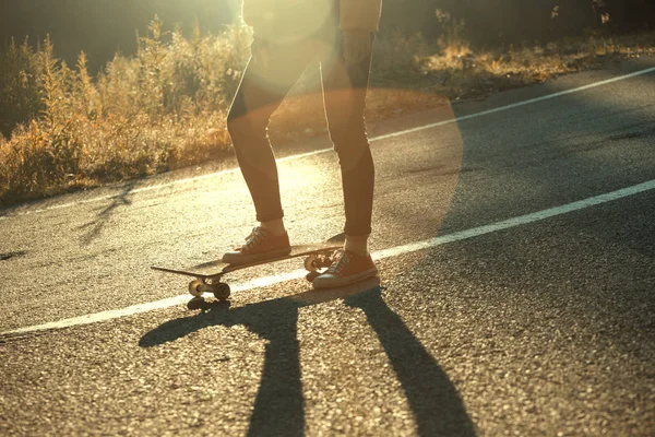Piedi su uno skateboard — Foto Stock