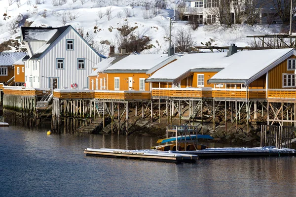 Tradicional casa de madera noruega rorbu — Foto de Stock