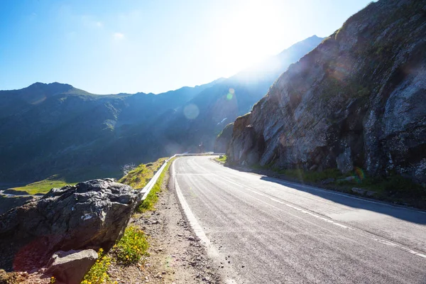 Bella strada di montagna — Foto Stock