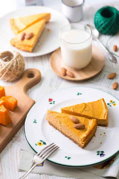 Bolo de queijo de abóbora apetitoso — Fotografia de Stock