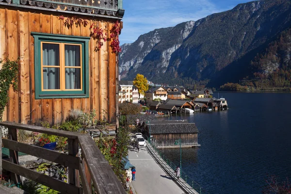 Bela vista das ruas de uma pequena cidade famosa Hallstatt — Fotografia de Stock