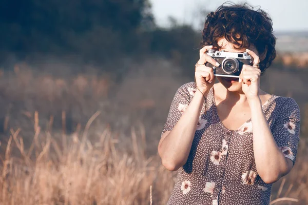 Mutlu gülümseyen kız portresi — Stok fotoğraf