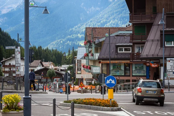 View of the central streets in the canazei — Stock Photo, Image