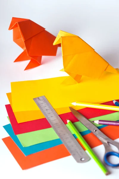 Origami bird made of colored paper — Stockfoto