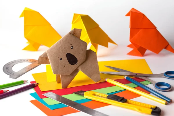 Origami bird made of colored paper — Stockfoto