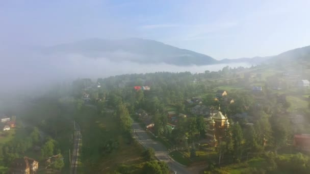 Desa Pegunungan Pagi Ditutupi Dengan Awan Panorama Udara Vorokhta Carpathians — Stok Video
