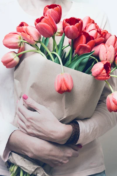 Girl Holding Huge Bouquet Red Tulips Hands Bright Sprin — Stock Photo, Image