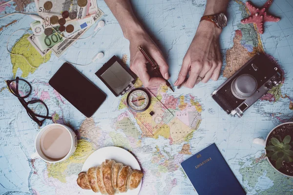 Plan Viaje Background Qué Tomar Para Viaje Mujeres Manos Mapa — Foto de Stock