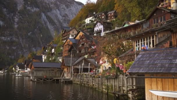 Pohled Krásné Rakouské Hory Vesnice Hallstatt Slunný Podzimní Den — Stock video