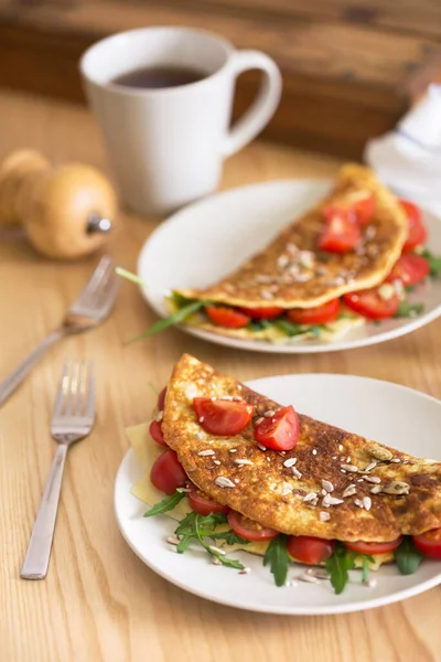 Zdravá Výživa Omeleta Bylinkami Rajčaty Sýry — Stock fotografie