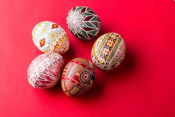 Beautiful Easter Egg Pysanka Handmade Ukrainian Traditional Red Backgroun — 스톡 사진