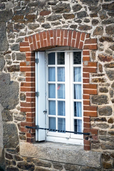 Фасад Старого Дома Окно Закрыто — стоковое фото