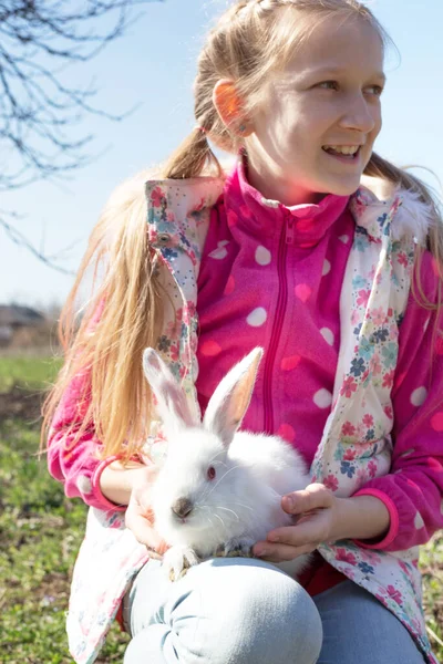 Girl Rabbit Lawn Garden Sunse — Stock Photo, Image