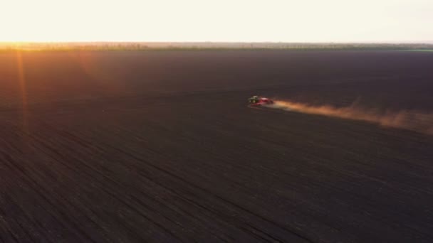 Dnipro Ucrania Mayo 2020 Vista Aérea Del Tractor Con Sembradora — Vídeo de stock