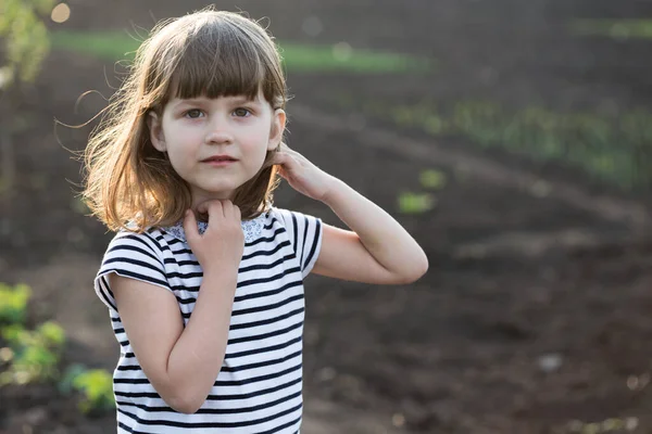 Portret Piękna Dziewczynka Gardzie — Zdjęcie stockowe