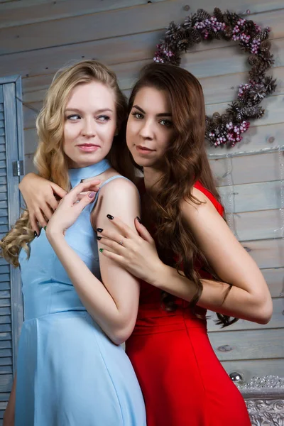 Two beautiful young women in evening dresses — Stock Photo, Image