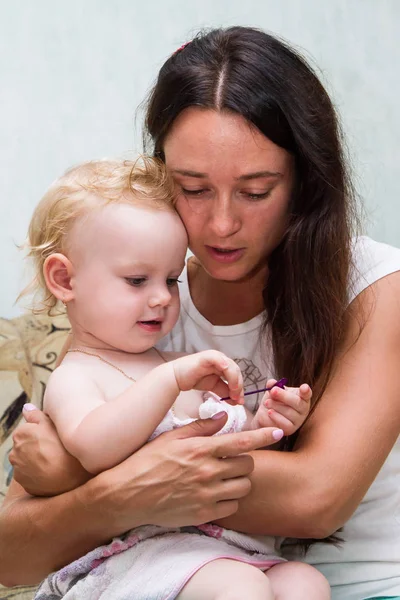Young mother with a small child — Stock Photo, Image