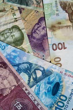 Küçük banknotlar para Çince ve Rusça