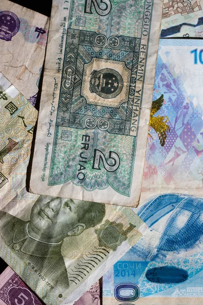 Küçük banknotlar para Çince ve Rusça