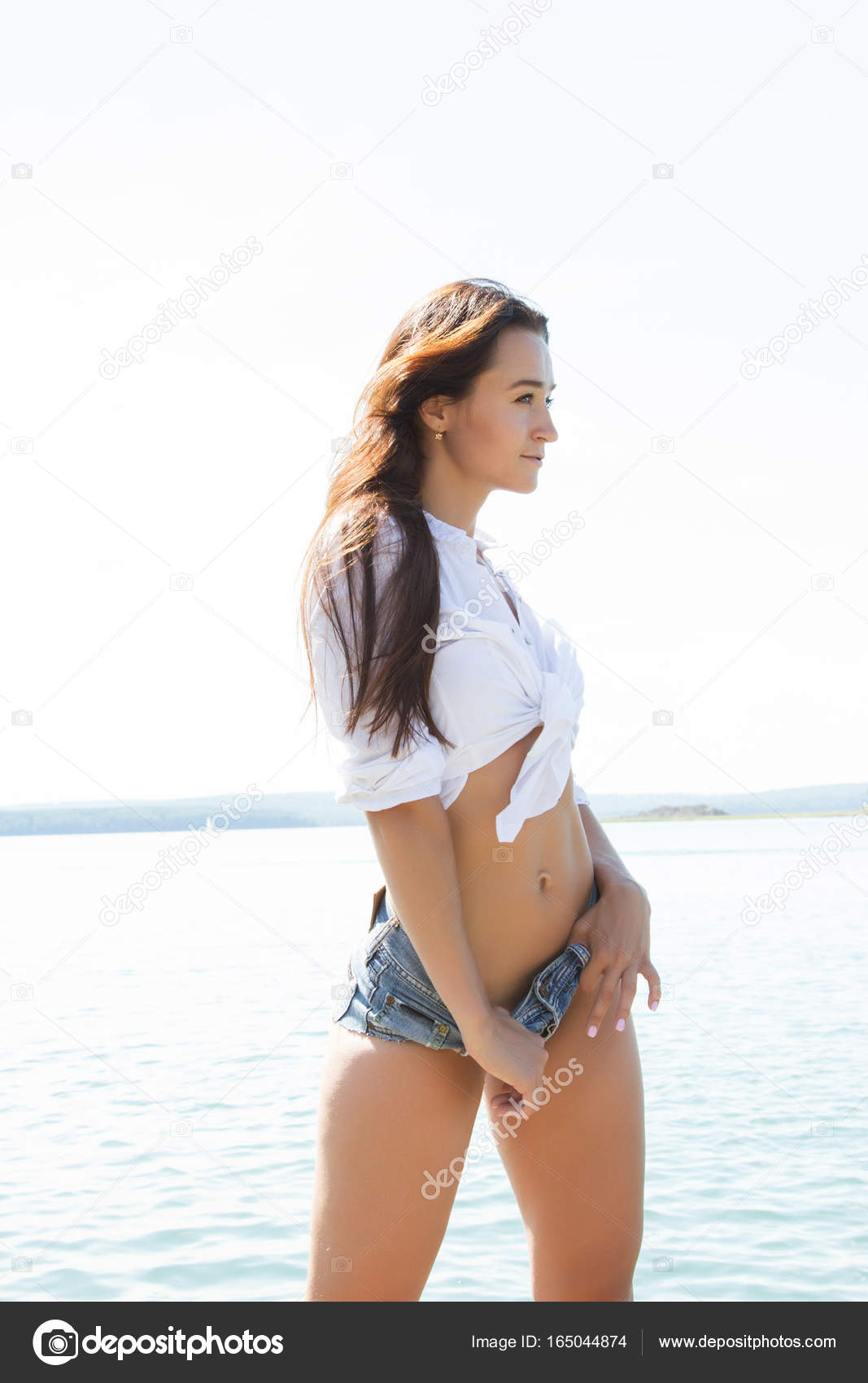 girls in short jeans