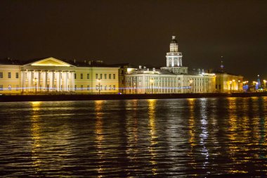 St. Petersburg gece Bentleri