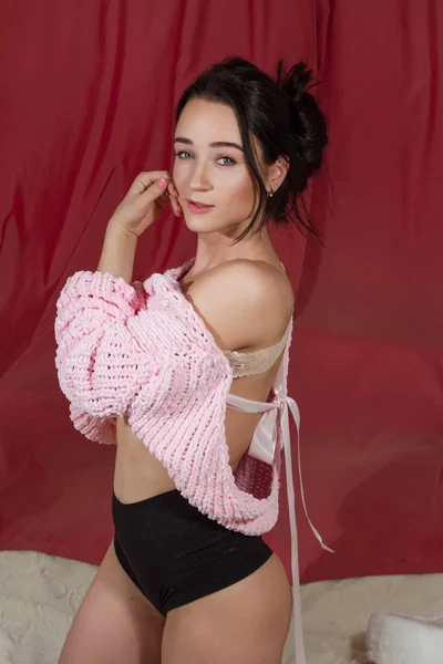 Girl Pink Sweater Bed Bedroom — Stock Photo, Image