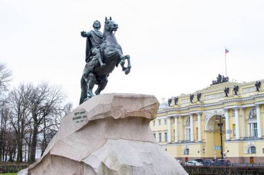 Çar Peter, St. Petersburg Senato Meydanı ilk anıt