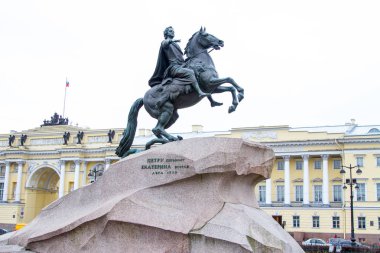 Çar Peter, St. Petersburg Senato Meydanı ilk anıt