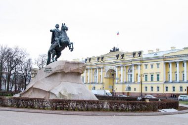 Çar Peter, St. Petersburg Senato Meydanı ilk anıt