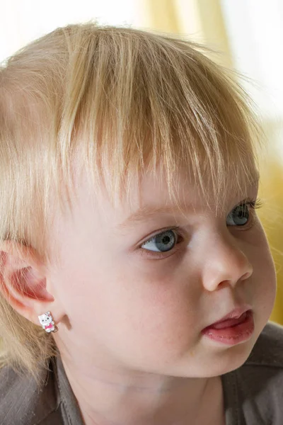 Petite Enfant Émotionnelle Portrait — Photo