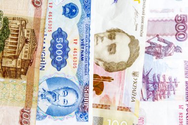 Beyaz arka planda Rus, Ukrayna ve Vietnam parası