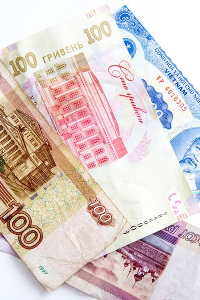 Российские Украинские Вьетнамские Деньги Белом Фоне — стоковое фото
