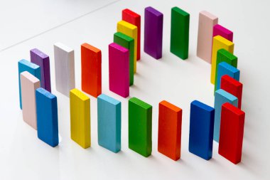 Tahta tabaktan yapılmış Noel ağacı.