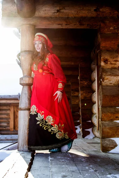 Girl Old Russian Dress Winter Portrait — 스톡 사진