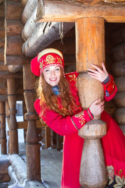 Menina Vestido Russo Velho Retrato Inverno — Fotografia de Stock