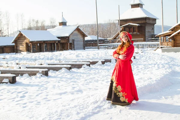 Girl Old Russian Dress Winter Portrait — 스톡 사진