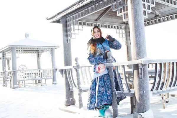 Red Haired Girl Frozen Gazebo Shore Lake Baikal — Stock Photo, Image