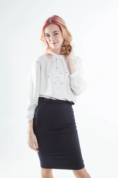 Joven Vestida Con Camisa Blanca Falda Oscura Aislado Sobre Fondo —  Fotos de Stock