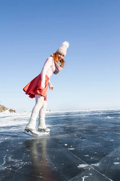 Young Girl Skates Baikal Ice — Stock Photo, Image