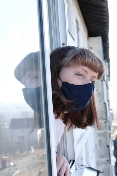 Elderly Woman Protective Mask Peeps Out Open Window Street — Stock Photo, Image