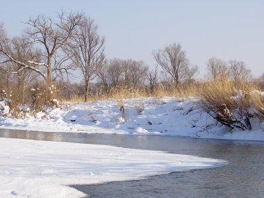 Küçük küçük nehir kış