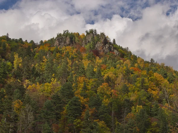 Pendiente de montaña en el otoño —  Fotos de Stock