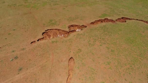 A légi felvétel a sinkhole - Dél-afrikai Köztársaság — Stock videók