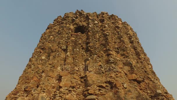 Alai Minar in the Qutub Minar complex — Stock Video