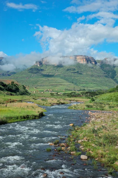 Tugela river and  mountains — Stock Photo, Image