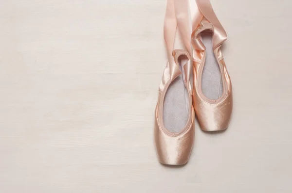 Ballet Schoenen Opknoping Houten Achtergrond — Stockfoto