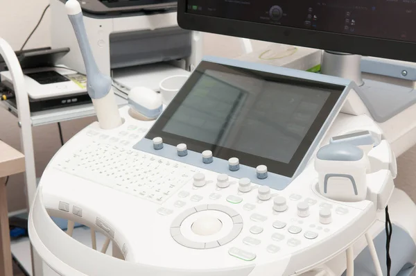 超声装置在临床上 医疗设备 — 图库照片