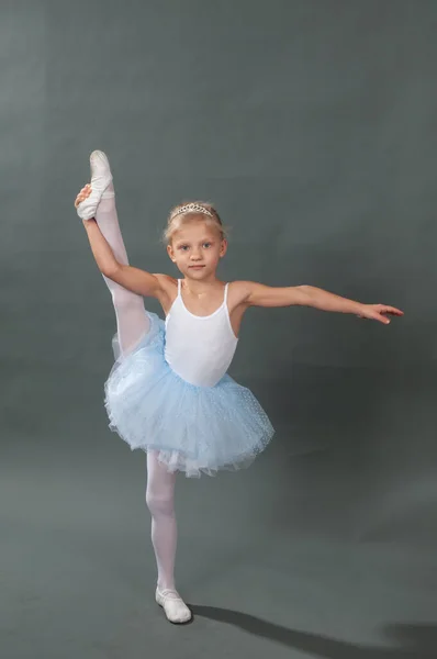 Leuke Kleine Ballerina Tutu Dansstudio Ballerina Aan Het Twijnen — Stockfoto